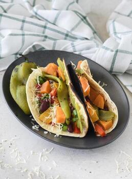 tortilla envolver emparedado foto