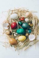 coloridos huevos de pascua foto