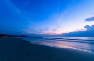 hermosa nublado en amanecer a Khanom playa, nakhon si tammarat, foto