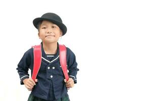 retrato de linda asiático niña estudiante con mochila aislado en blanco foto