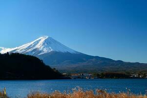 paisaje de fuji montaña a lago kawaguchiko foto