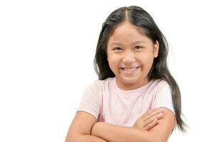 linda niña asiático sonrisa aislado en blanco foto