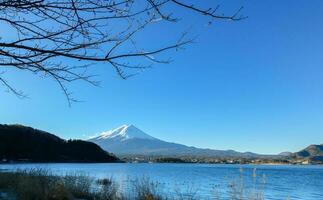 paisaje de fuji montaña a lago kawaguchiko foto