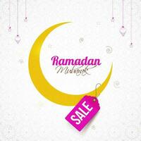 Ramadán rebaja póster diseño con etiqueta, creciente Luna en blanco mandala modelo antecedentes. vector