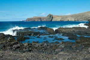 nadando quinielas de agaete en el isla de gran canaria en el atlántico océano. foto