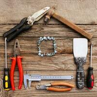 construcción herramientas en el formar de casa en de madera antecedentes. foto