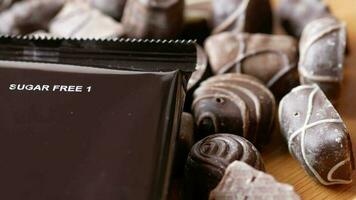 sucre gratuit foncé Chocolat paquet sur Couleur Contexte video