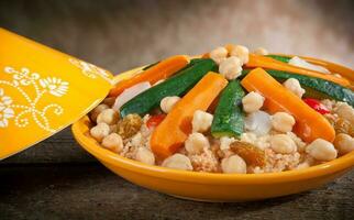 tajine vegetal con cous cous foto