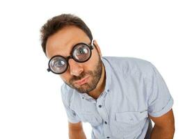 hombre con un sorprendido expresión y grueso lentes foto