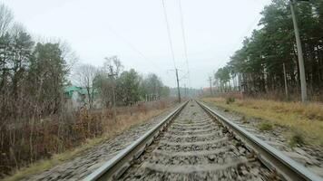 aéreo pesquisa ao longo a estrada de ferro video