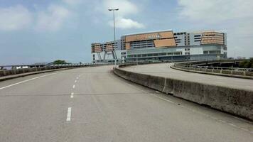 georgetown, Penang, Malasia, oct 29 2021, pov moverse a la carretera hacia Penang sentral transporte estación video