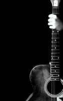 foto de un acústico guitarra hecho con negro y blanco patrones