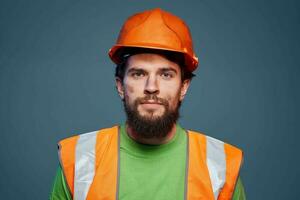 trabajador hombre construcción ingeniero uniforme la seguridad recortado ver foto