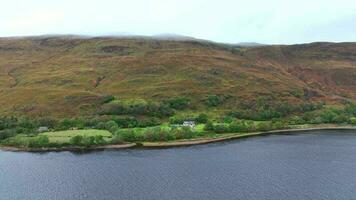 el costas y paisaje de lago linnhe en fuerte Guillermo Escocia video