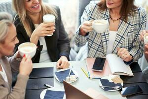 imagen de café en negocio reunión en restaurante. foto