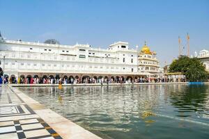 ver de detalles de arquitectura dentro dorado templo - harmandir sahib en amritsar, Punjab, India, famoso indio sij punto de referencia, dorado templo, el principal santuario de sijs en amritsar, India foto