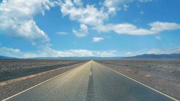 céu e deserto estrada video