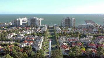 Puerto melbourne un afluente playa suburbio en Australia con faro balizas video