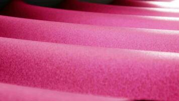 3d en tissu satin dans Couleur magenta, 3d le rendu video