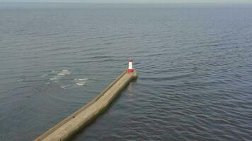 Berwick rompeolas y un faro en el verano video