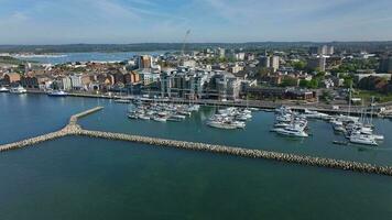 poole yacht marina e banchina su il Sud costa di Inghilterra video