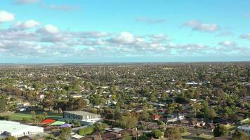 huizen in buitenwijk Australië antenne visie van typisch straten en buurt video