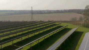 Solar- Bauernhof und Ackerland Bauernhof Überführung video