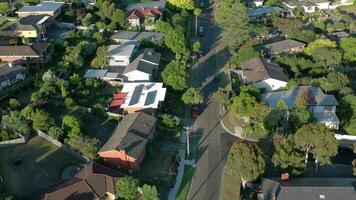 Maisons dans de banlieue Australie aérien vue de typique des rues et logement video