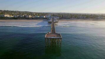 kristall pir på uppdrag strand san Diego i de tidigt morgon- video