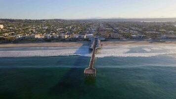 Kristall Seebrücke beim Mission Strand im san Diego im das früh Morgen video