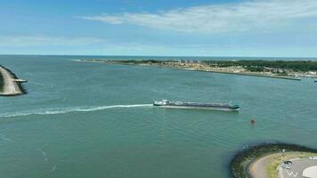 liquide cargaison transporteur navire à Port video