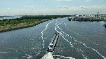 liquide cargaison pétrolier navire transportant cargaison par le Rotterdam Port video