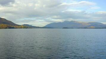 de sjöar och bergen av derwentwater i de sjö distrikt i de Storbritannien video