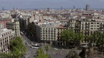 Barcelone ville des rues et église cloche video