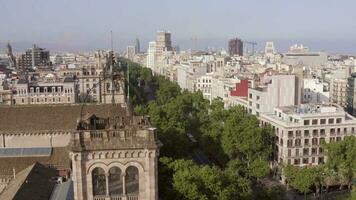 Barcelone occupé ville des rues et église cloche video