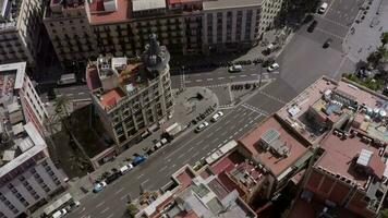 típico calles y ciudad puntos de vista de Barcelona ciudad en España video