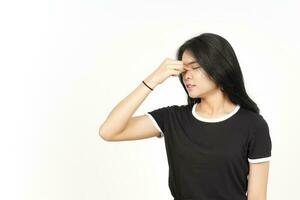 sufrimiento dolor de cabeza gesto de hermosa mujer asiática aislada sobre fondo blanco foto