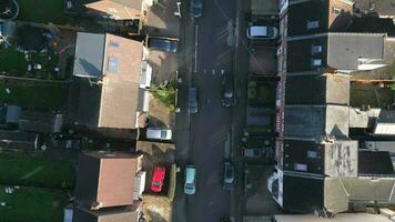 Straßen von Luton im das Vereinigtes Königreich zeigen Häuser und Straßen Antenne Aussicht video