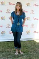 debby Ryan llegando a un hora para héroes celebridad carnaval beneficiando el elizabeth vidriado pediatría SIDA Fundación a el wadsworth teatro jardines en madera del oeste California en junio 7 7 2009 2009 foto