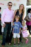 lara Spencer familia llegando a un hora para héroes celebridad carnaval beneficiando el elizabeth vidriado pediatría SIDA Fundación a el wadsworth teatro jardines en madera del oeste California en junio 7 7 2009 2009 foto