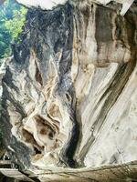 ipoh, Malasia en noviembre 2019. sam poh tong templo es un chino templo construido en un caliza cueva y es el más antiguo y principal cueva templo en ipoh, perak, Malasia. foto