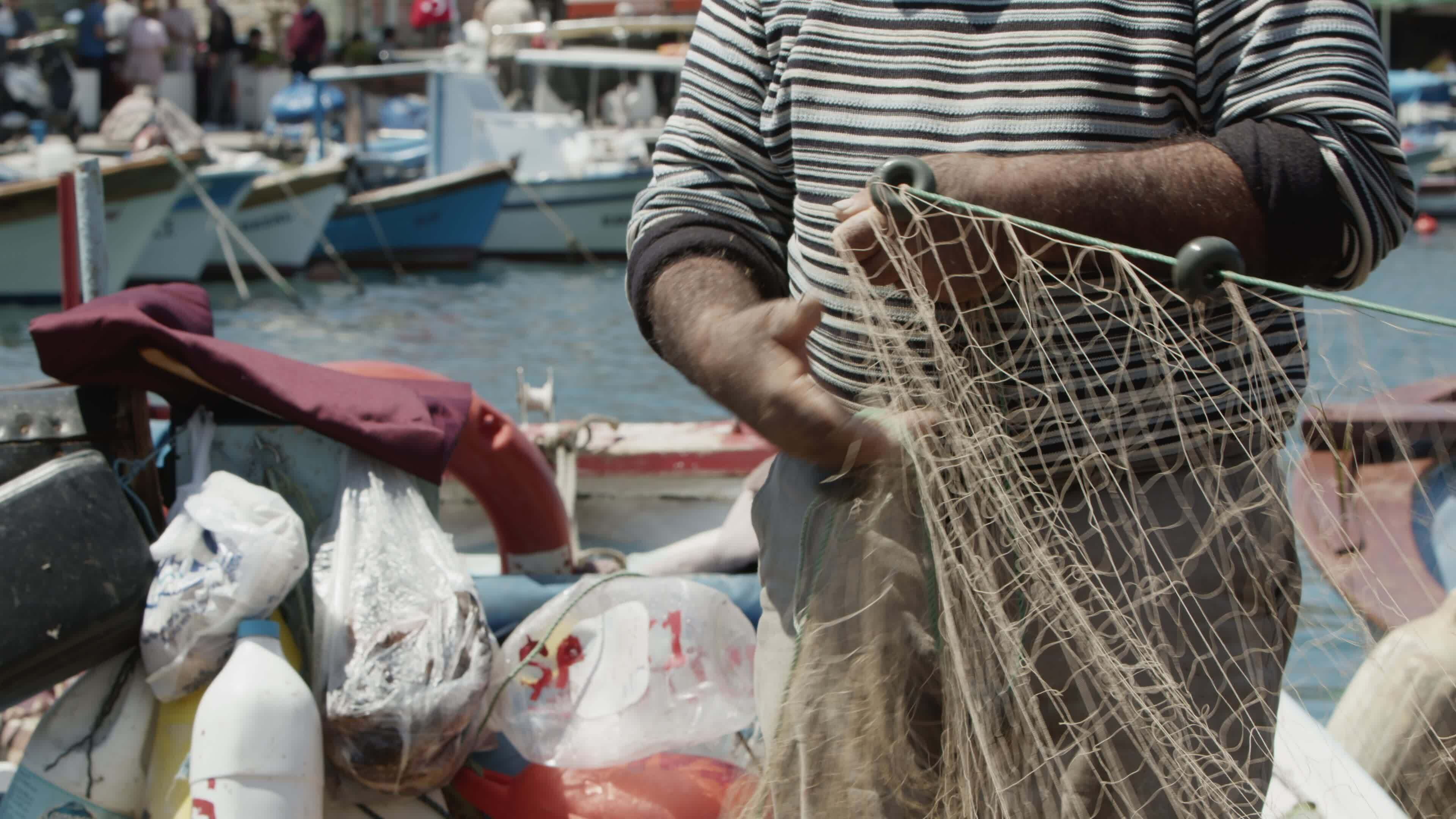https://static.vecteezy.com/system/resources/thumbnails/023/503/359/original/fisherman-is-repairing-fishnets-on-fishing-boat-in-dock-video.jpg