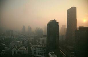 silom,bankok-tailandia-14ene2019 aeriel ver aire contaminado alto pm2.5 a central Bangkok negocio área. 14ene2019 foto