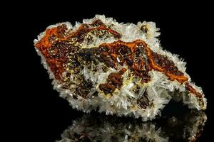 macro mineral Roca cristales hemimorfita rock en un negro antecedentes foto