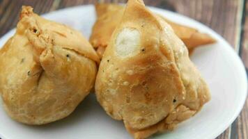 Detail shot of a indian food singara on plate video