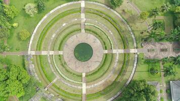 4k métrage aérien vue de le parc lequel a une magnifique modèle. video