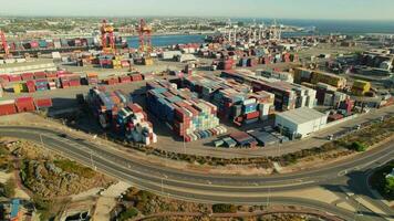 een antenne schot van de fremantle haven Verzending containers. video