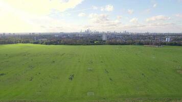 zondag liga Amerikaans voetbal wedstrijden nemen plaats Bij hackney moerassen in Londen video