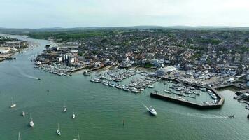 cowes marina på de ö av wight antenn se video