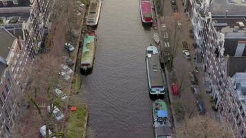 Amsterdam canal trasvolar en el noche video